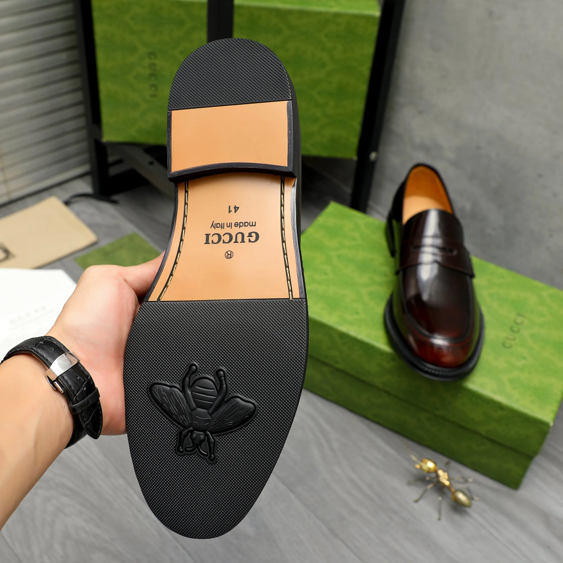 Men's shoes 💰500 Product trademark: GUCCI "Gucci" business slip-on leather shoes Regular size: 38-44 (45.46 custom-made, non-returnable) Product materials: Selected color-brushed cowhide upper, cowhide lining, original rubber outsole